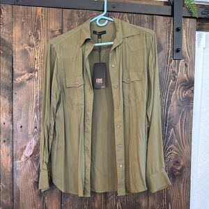 FRYE women’s Olive Green Lightweight button down NWT